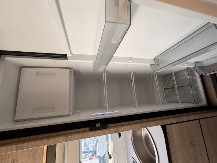 Fahrzeugbild Weinsberg CaraCompact EDITION PEPPER 600 MF 2027, AHK, Rahmenfenster S7 #13