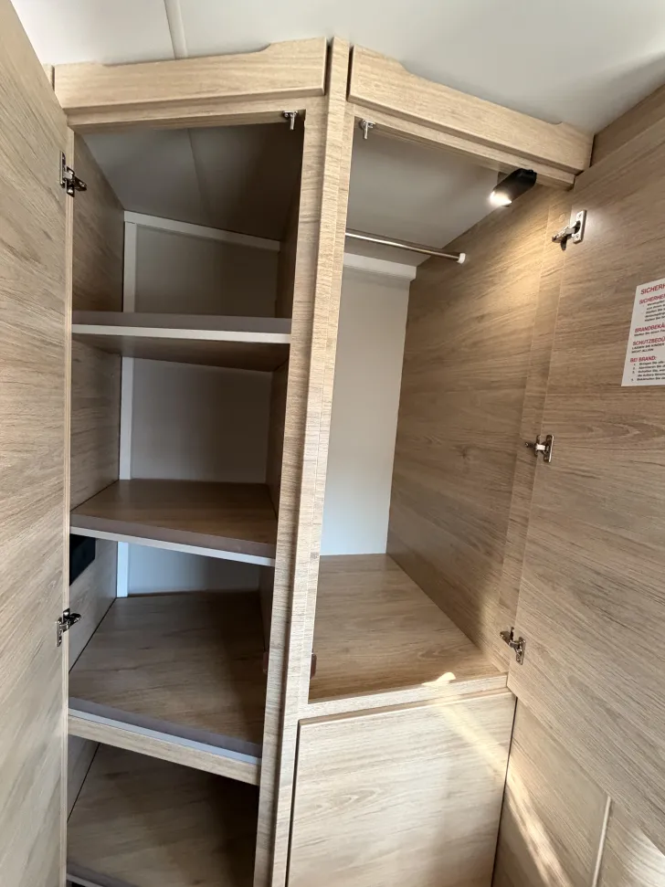 Fahrzeugbild Weinsberg CaraCompact EDITION PEPPER 600 MF 2027, AHK, Rahmenfenster #16
