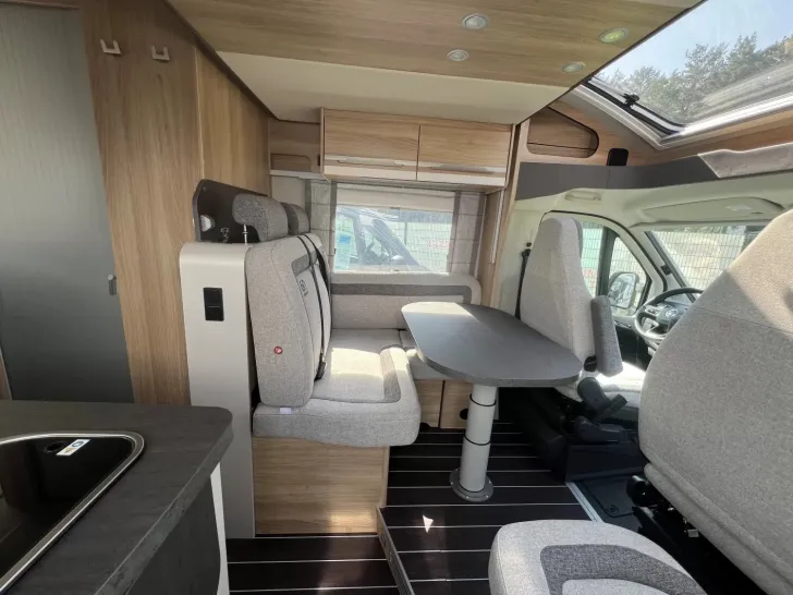 Fahrzeugbild Knaus Sky Wave 60 YEARS 650 MEG Miet-Fz. #7