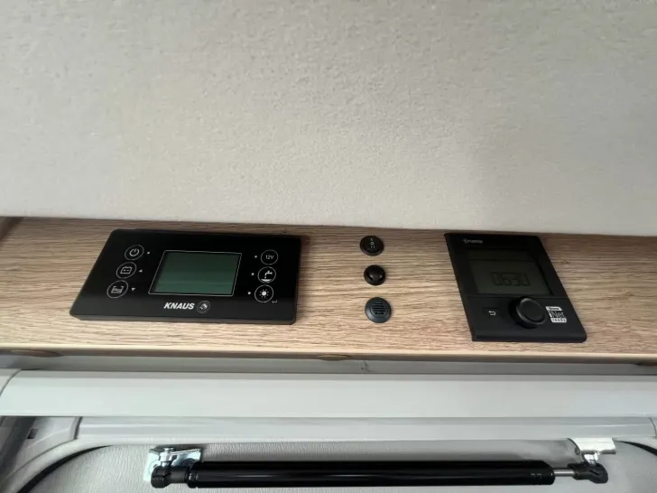 Fahrzeugbild Knaus Sky Wave 60 YEARS 650 MEG Miet-Fz. #13