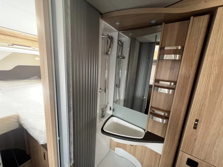 Fahrzeugbild Knaus Sky Wave 60 YEARS 650 MEG Miet-Fz. #16