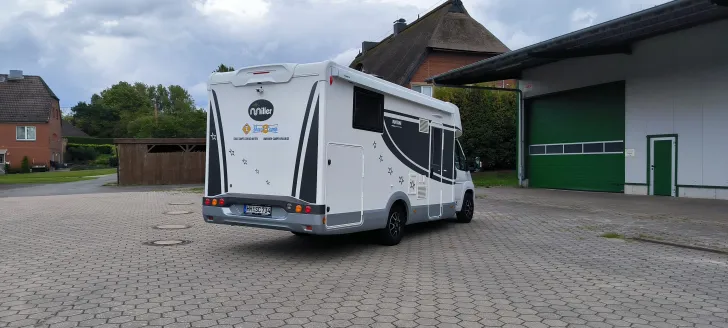 Fahrzeugbild Miller States Montana 165 PS + Hubbett + Solar #7