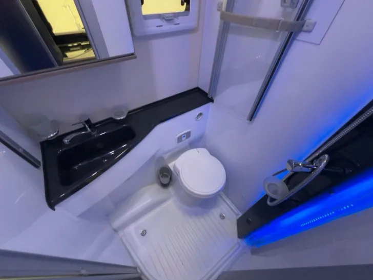 Fahrzeugbild Challenger 347 GA Graphite Edition/Einzelbetten+Hubbett #14