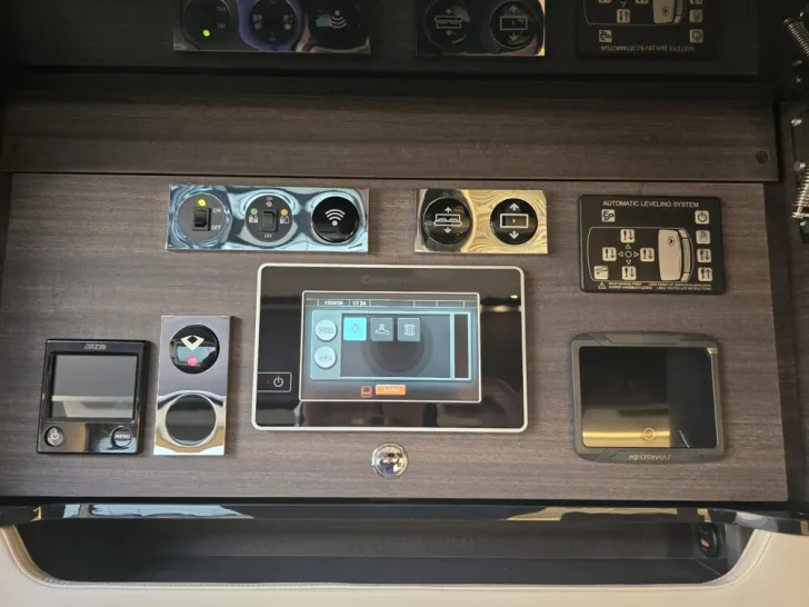 Fahrzeugbild Concorde Charisma 910 LI #28