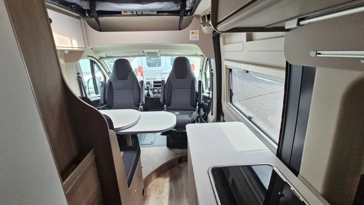 Fahrzeugbild Carado pro CV 600 Mietwagen Autom. & Schlafdach #10