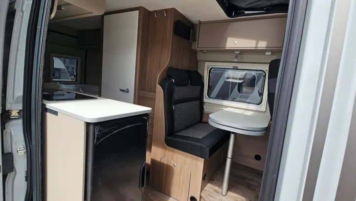 Fahrzeugbild Carado pro CV 600 Mietwagen Autom. & Schlafdach #12