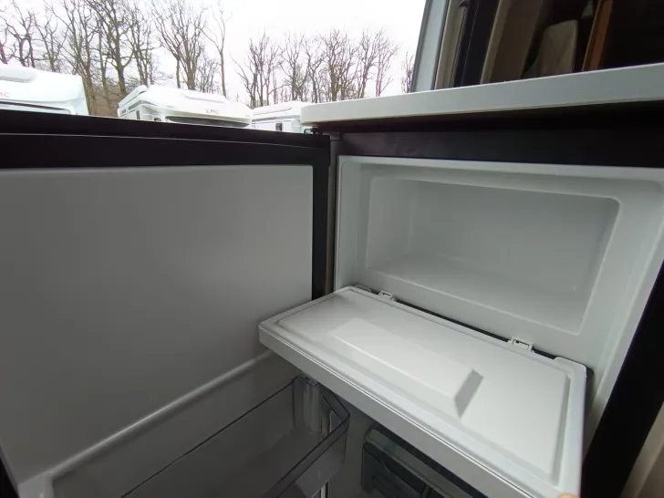 Fahrzeugbild Carado pro CV 602 Top Mietwagen Autom. Schlafdach #20