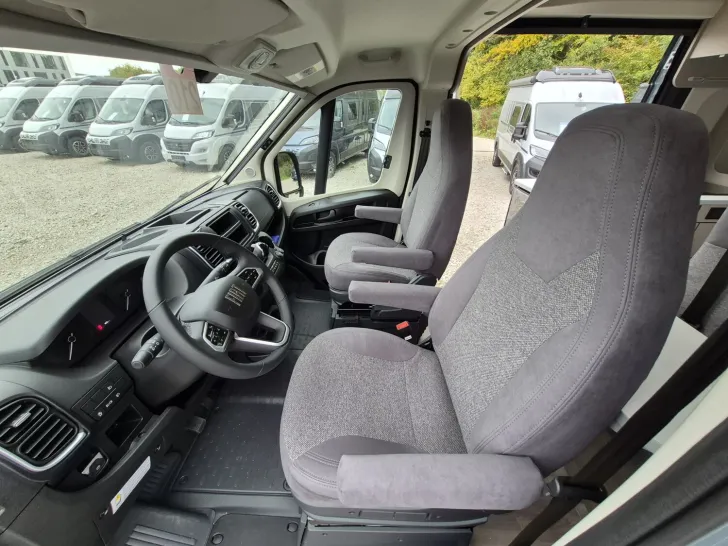 Fahrzeugbild Carado pro CV 540 Top Mietwagen mit Aufstelldach #9