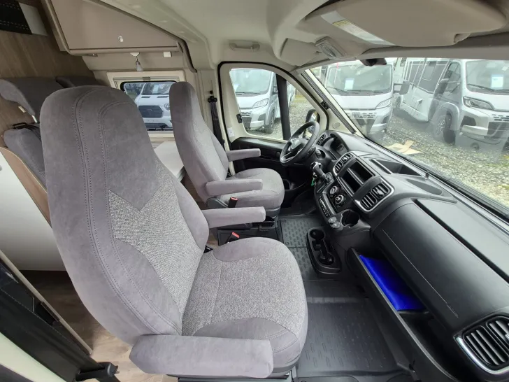 Fahrzeugbild Carado pro CV 540 Top Mietwagen mit Aufstelldach #10