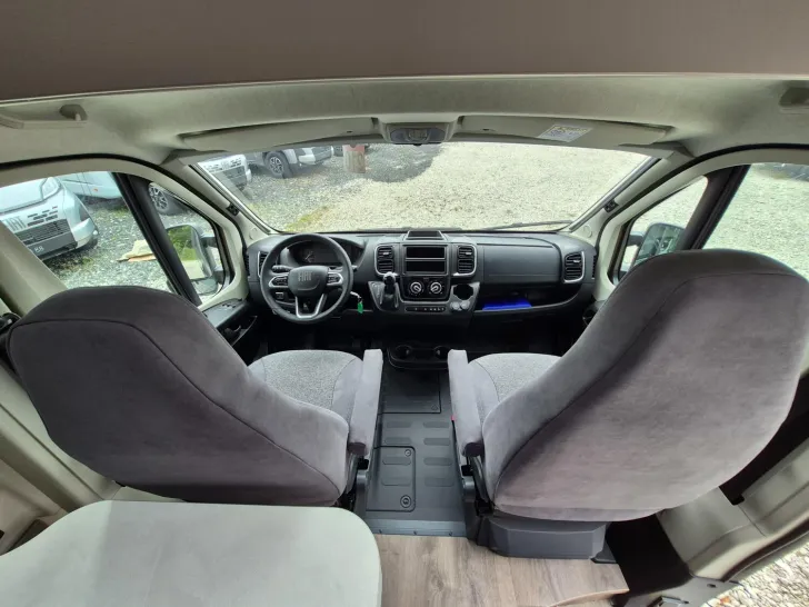 Fahrzeugbild Carado pro CV 540 Top Mietwagen mit Aufstelldach #11