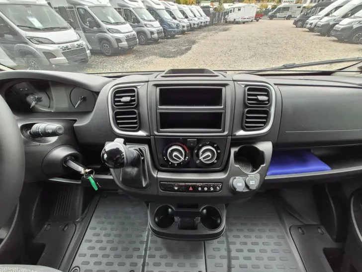 Fahrzeugbild Carado pro CV 540 Top Mietwagen mit Aufstelldach #13