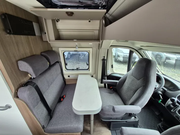 Fahrzeugbild Carado pro CV 540 Top Mietwagen mit Aufstelldach #14