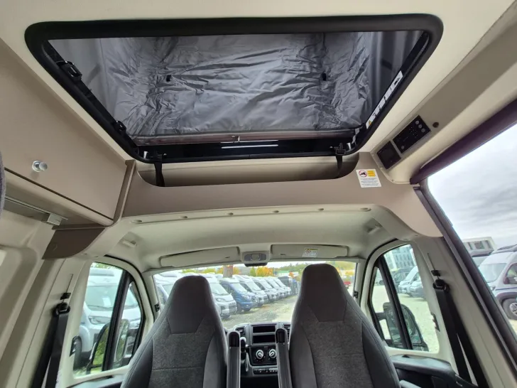 Fahrzeugbild Carado pro CV 540 Top Mietwagen mit Aufstelldach #17