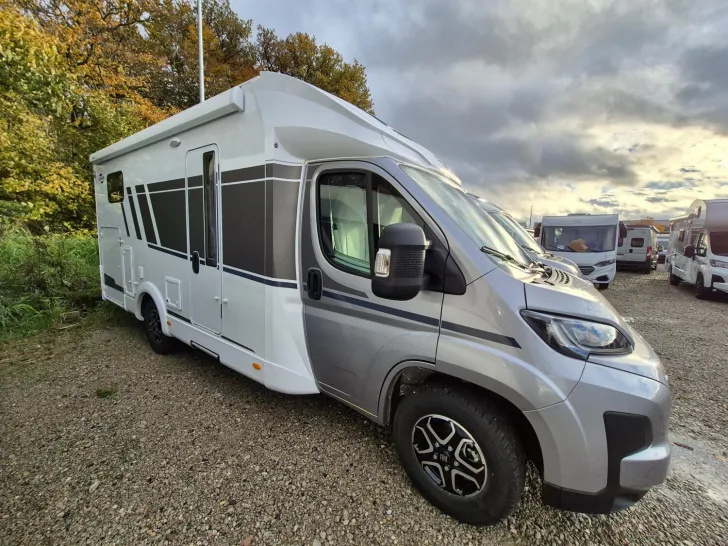 Fahrzeugbild Carado T 328 Top Mietwagen 180 PS Autom. o H #5