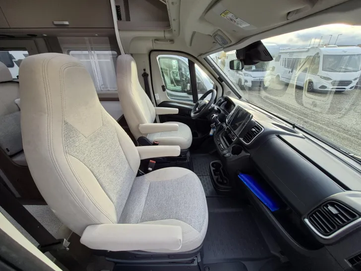 Fahrzeugbild Carado T 328 Top Mietwagen 180 PS Autom. o H #10