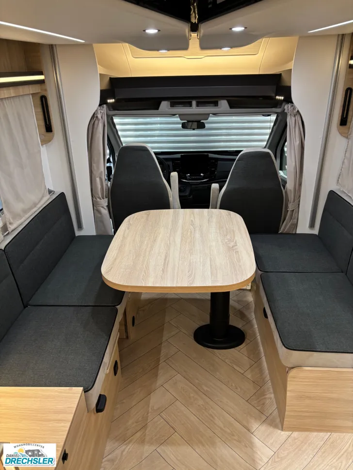 Fahrzeugbild Challenger 270 Graphite Edition #10