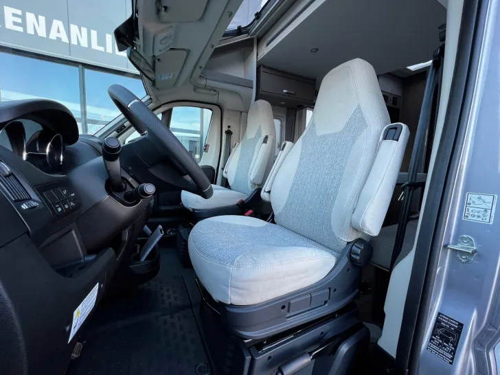 Fahrzeugbild Carado T 457 Comi 6E+Panodach+gr. Kühlschrank #11