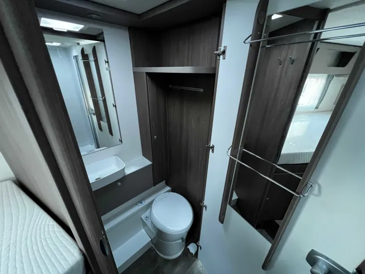 Fahrzeugbild Carado T 457 Comi 6E+Panodach+gr. Kühlschrank #26