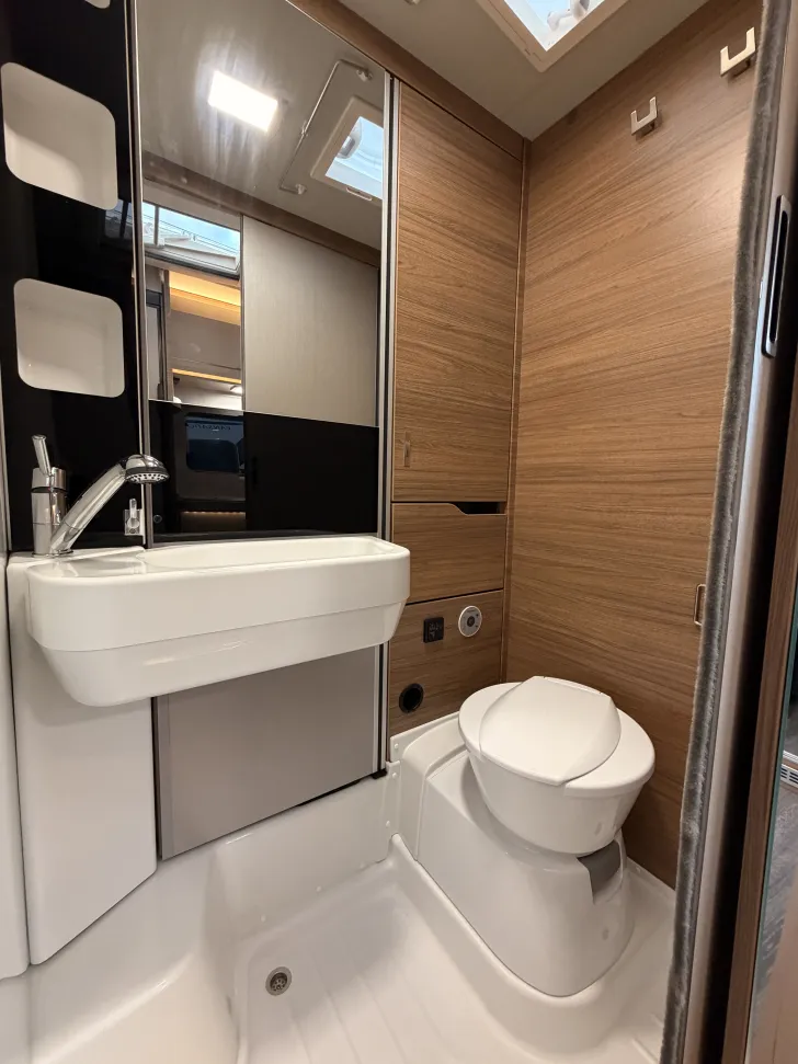 Fahrzeugbild Knaus Van TI 650 MEG VANSATION Premium-Tür + Rahmenfenster #10