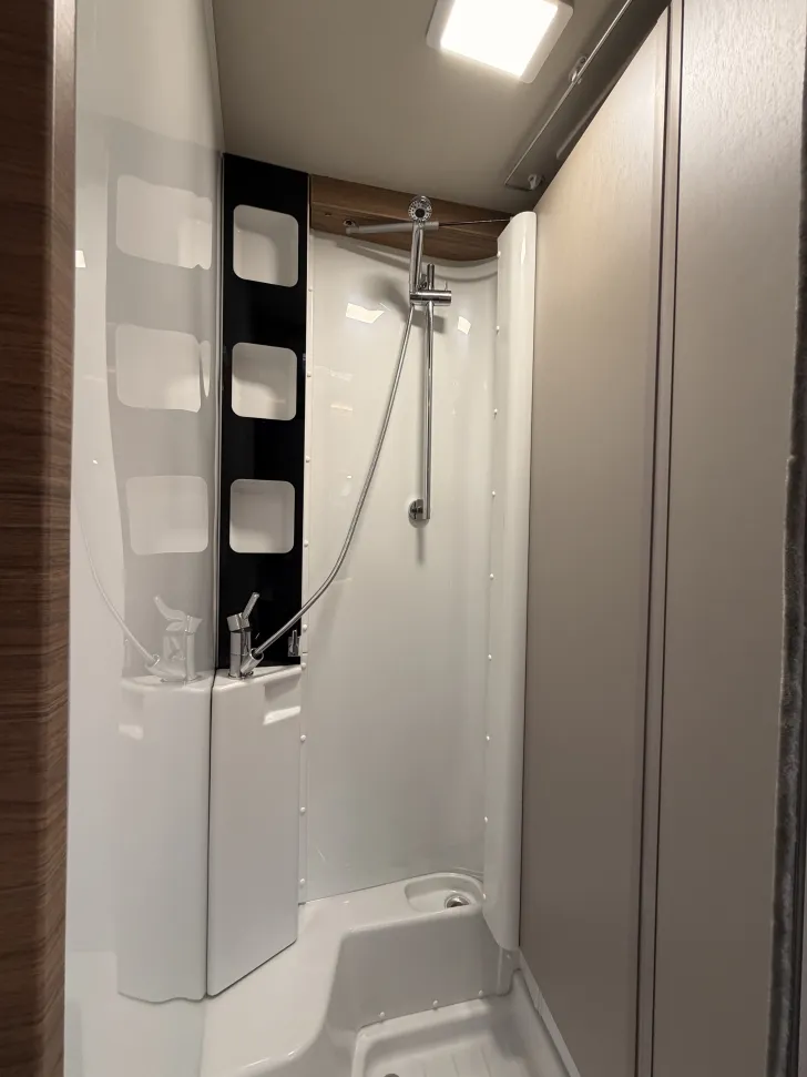 Fahrzeugbild Knaus Van TI 650 MEG VANSATION Premium-Tür + Rahmenfenster #11