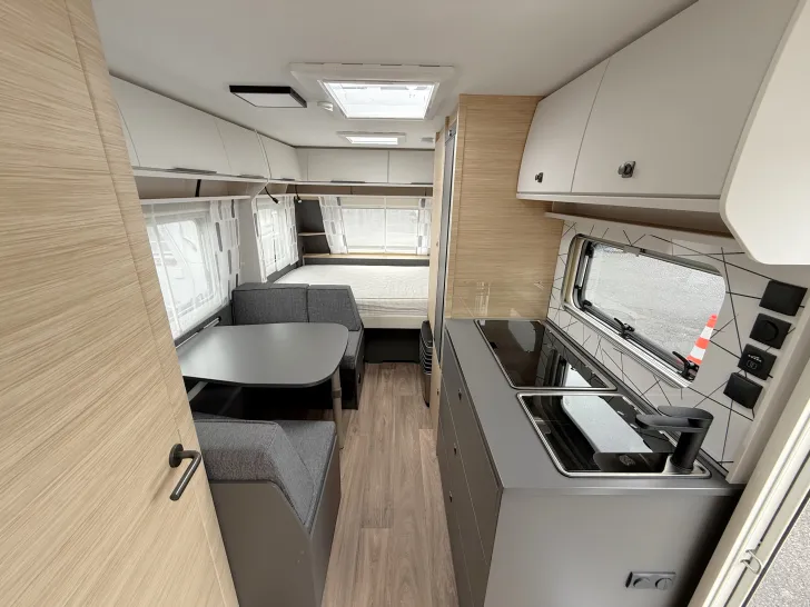 Fahrzeugbild Fendt Apero 495 SKM 2.000 kg Truma-Klimaanlage #14