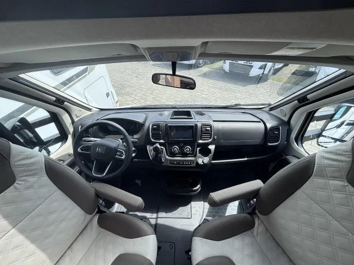 Fahrzeugbild Knaus L!VE WAVE 650 MEG Platinum Selection Rahmenfenster, el. Stufe #8