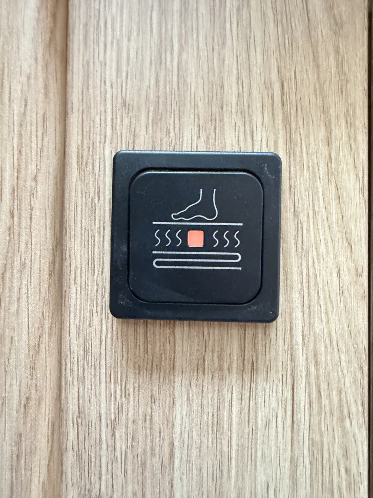 Fahrzeugbild Knaus Sky TI 700 MEG IC-Line 180PS 4,4t Fußb.heizg. #20
