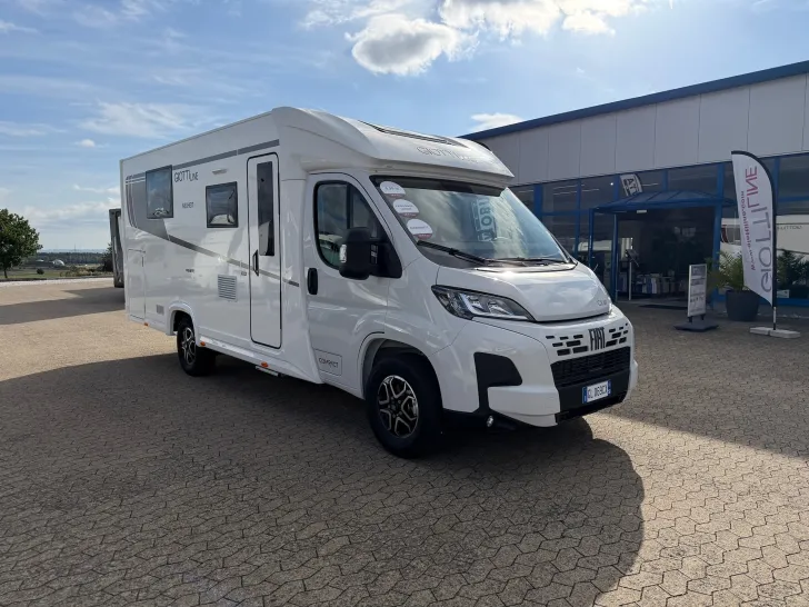 Fahrzeugbild GIOTTILINE Compact CX69 Premiere Edition Queensbett #2