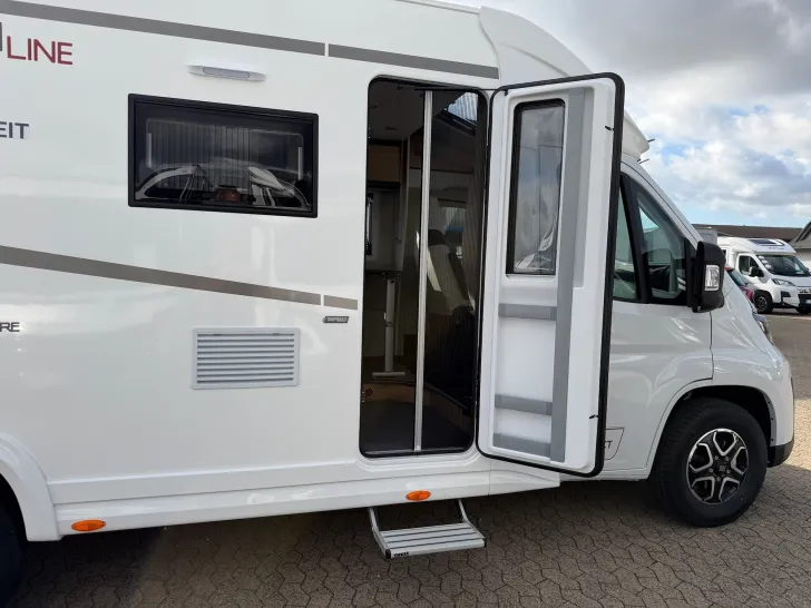 Fahrzeugbild GIOTTILINE Compact CX69 Premiere Edition Queensbett #11