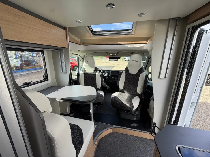 Fahrzeugbild GIOTTILINE Compact CX69 Premiere Edition Queensbett #15
