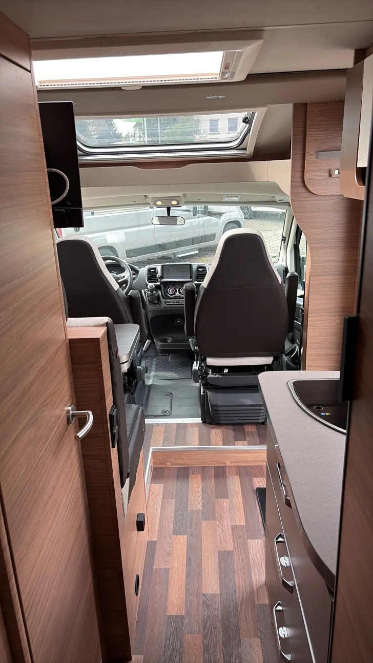 Sicht vorne-hinten Weinsberg CaraCompact EDITION PEPPER 600 MEG Sofort verfügbar