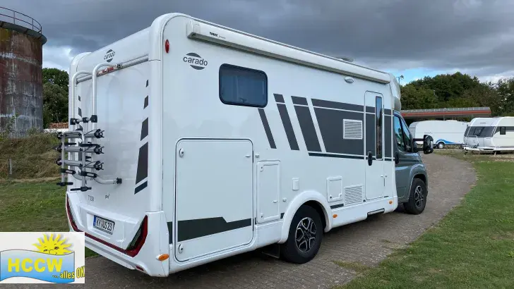 Schräg Hinten Carado T 338 pro+ / Hubbett / SAT & TV