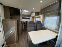 Sicht vorne-hinten Carado T 338 pro+ / Hubbett / SAT & TV