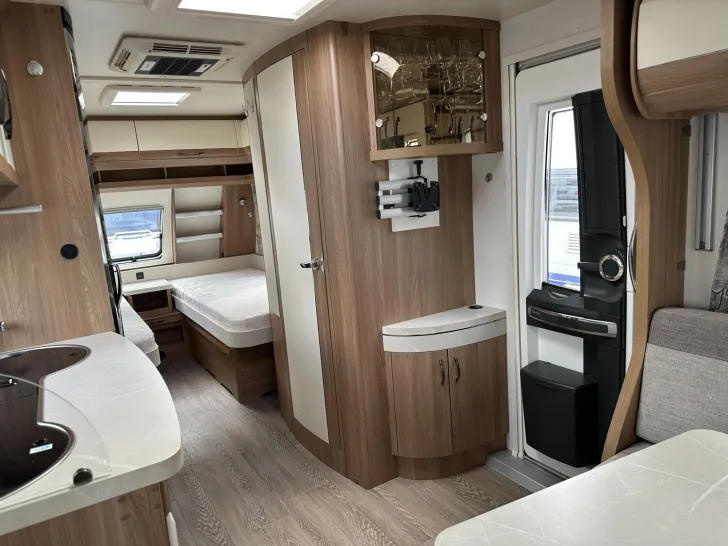 Fahrzeugbild Hobby De Luxe 515 UHL Markise; Autark; Hubbett #14