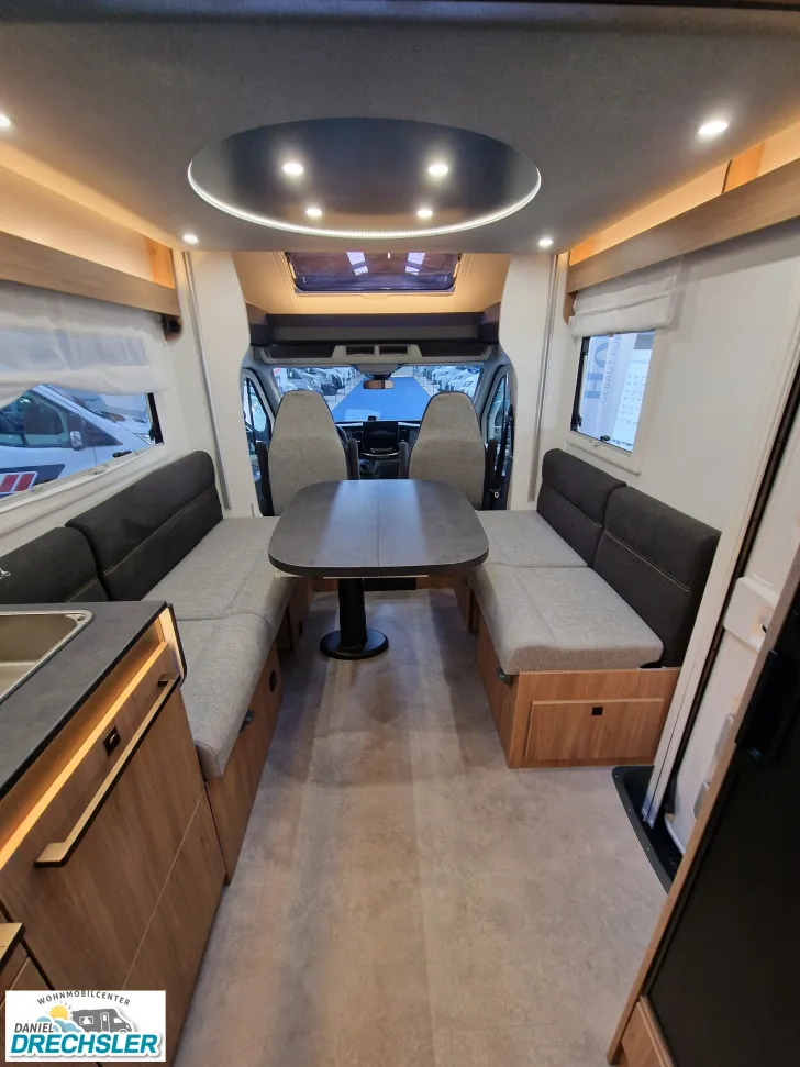 Fahrzeugbild Challenger 380 Graphite Edition Ford MJ 2027 #9