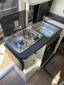 Küchen VanTourer 600 L Prime mit Automatik