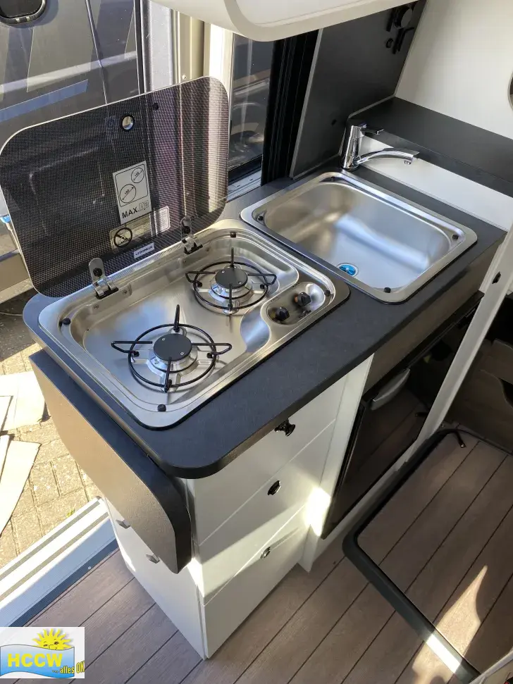 Küchen VanTourer 600 L Prime mit Automatik