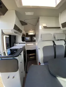 Sicht vorne-hinten VanTourer 600 L Prime mit Automatik