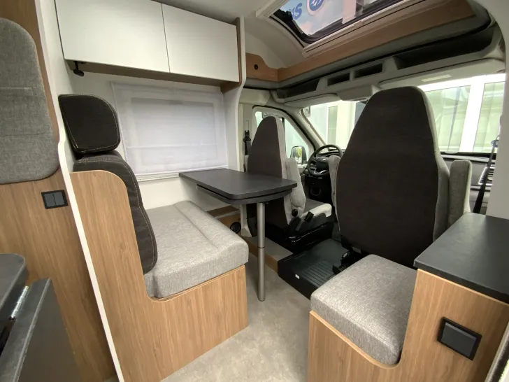 Fahrzeugbild Challenger S-Teilintegrierte S217 Graphite Edition #2