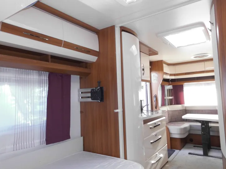Fahrzeugbild Hobby Excellent 495 UL 1 Hand Mover Vorzelt #21