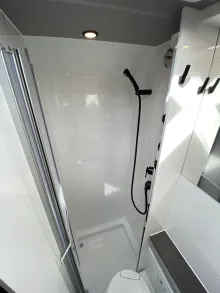 Dusche Hobby ONTOUR T 700 FH /180 PS Automatik / 3,5t