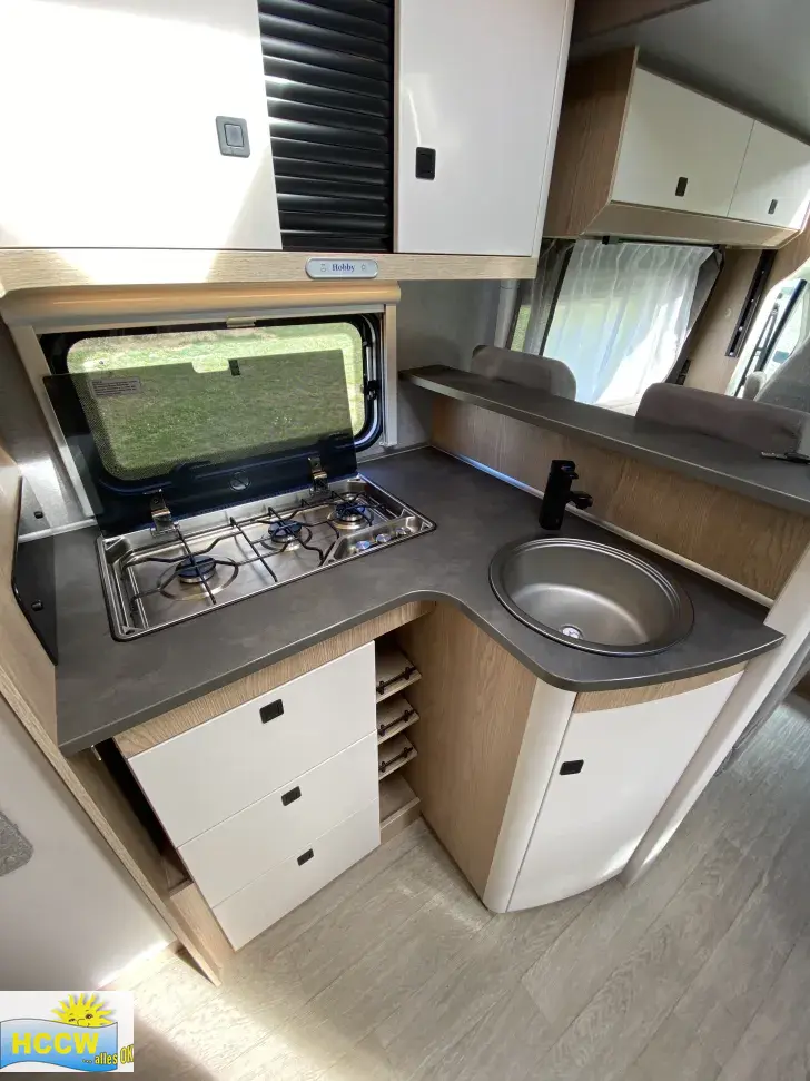 Küchen Hobby ONTOUR T 700 FH /180 PS Automatik / 3,5t