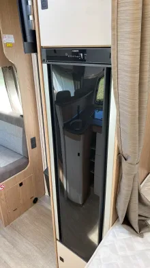 Kühlschrank Hobby ONTOUR T 700 FH /180 PS Automatik / 3,5t