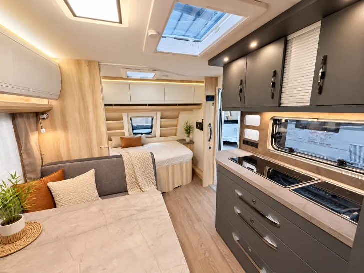 Fahrzeugbild Hobby De Luxe 545 KMF 3-er Etagenbett ausgestellt #12