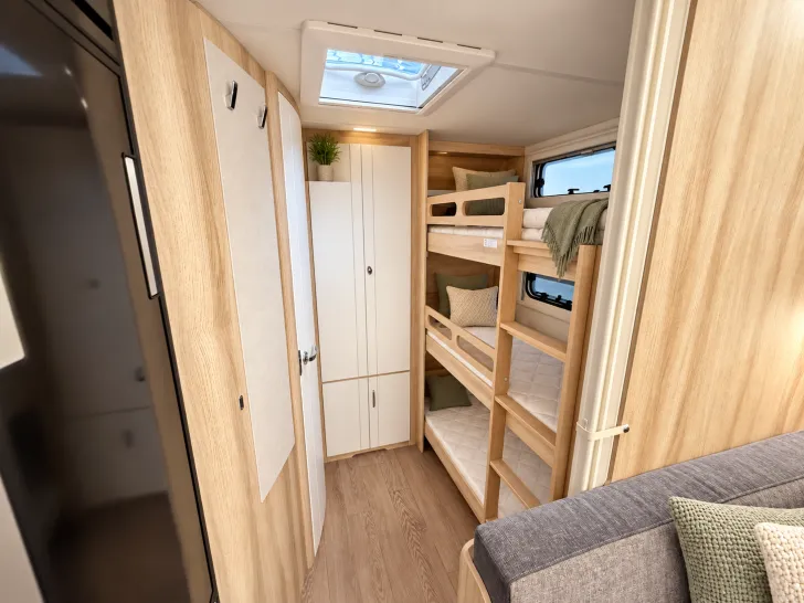 Fahrzeugbild Hobby De Luxe 545 KMF 3-er Etagenbett ausgestellt #14