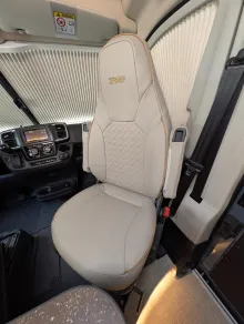 Fahrzeugbild Bürstner B66 C 640 LÄNGSBETTEN|MARKISE|RADIO|RFK|LEDER #8