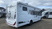 Seite Carado I 447 Pro + mit 180 PS / 4,4 t