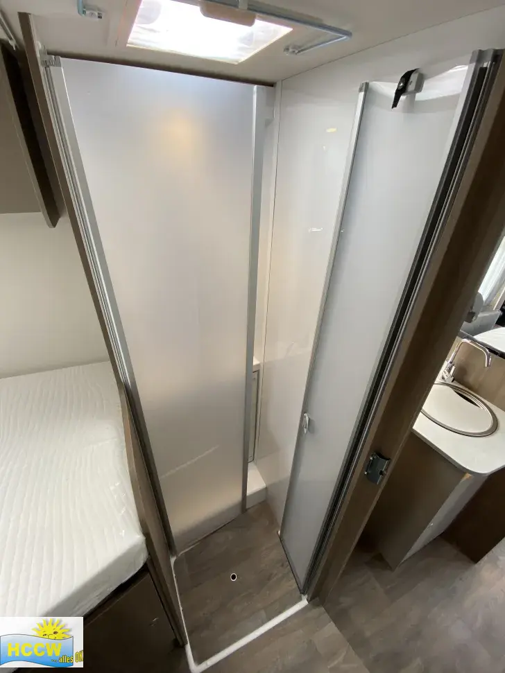 Dusche Carado I 447 Pro + mit 180 PS / 4,4 t