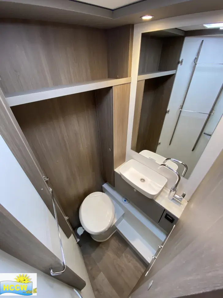 Toilette Carado I 447 Pro + mit 180 PS / 4,4 t