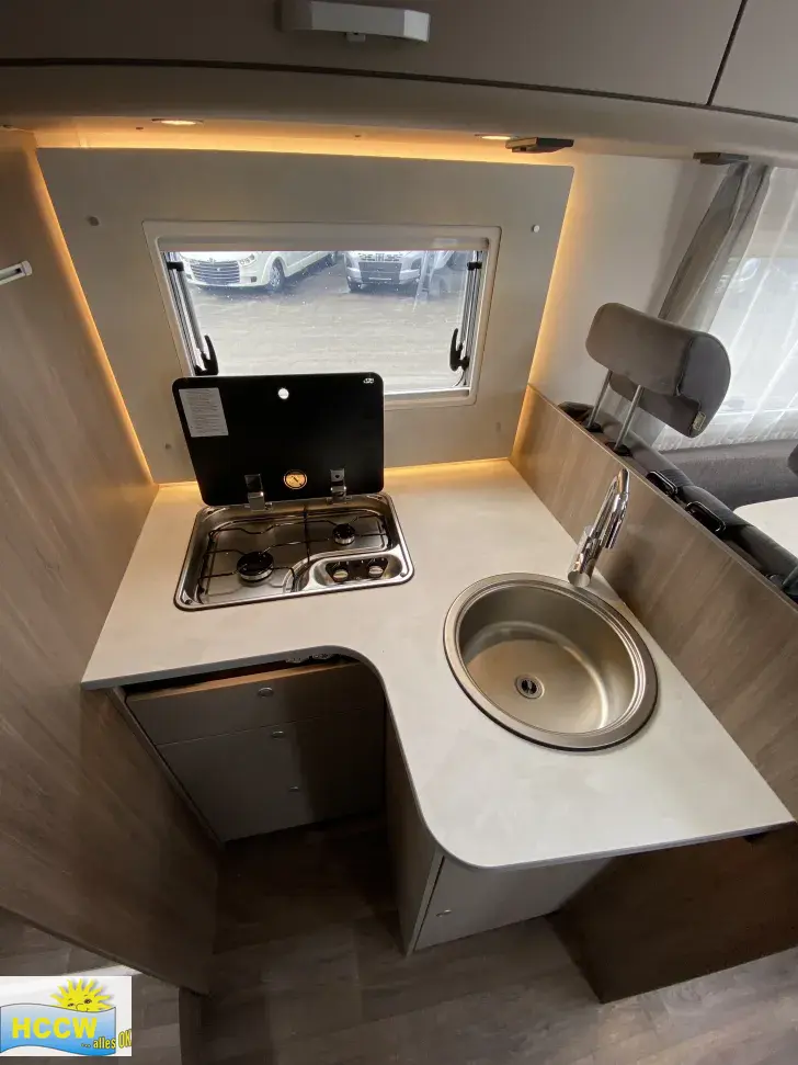 Küchen Carado I 447 Pro + mit 180 PS / 4,4 t